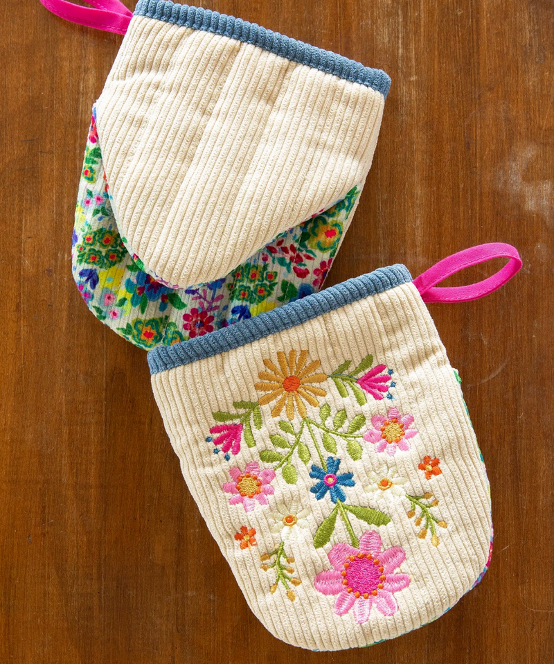 Embroidered Oven Mitt Set