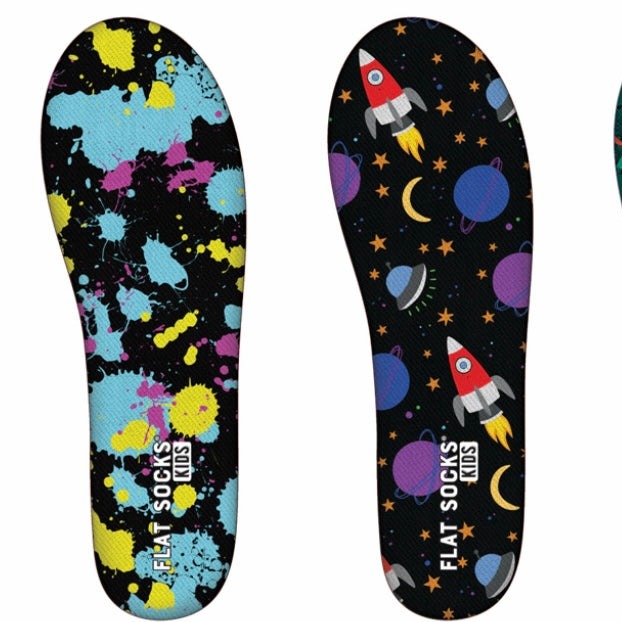 Colorful insole with space-themed design and 'Flat Socks Kids' branding.