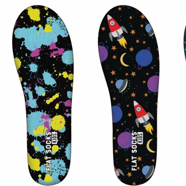 Colorful insole with space-themed design and 'Flat Socks Kids' branding.